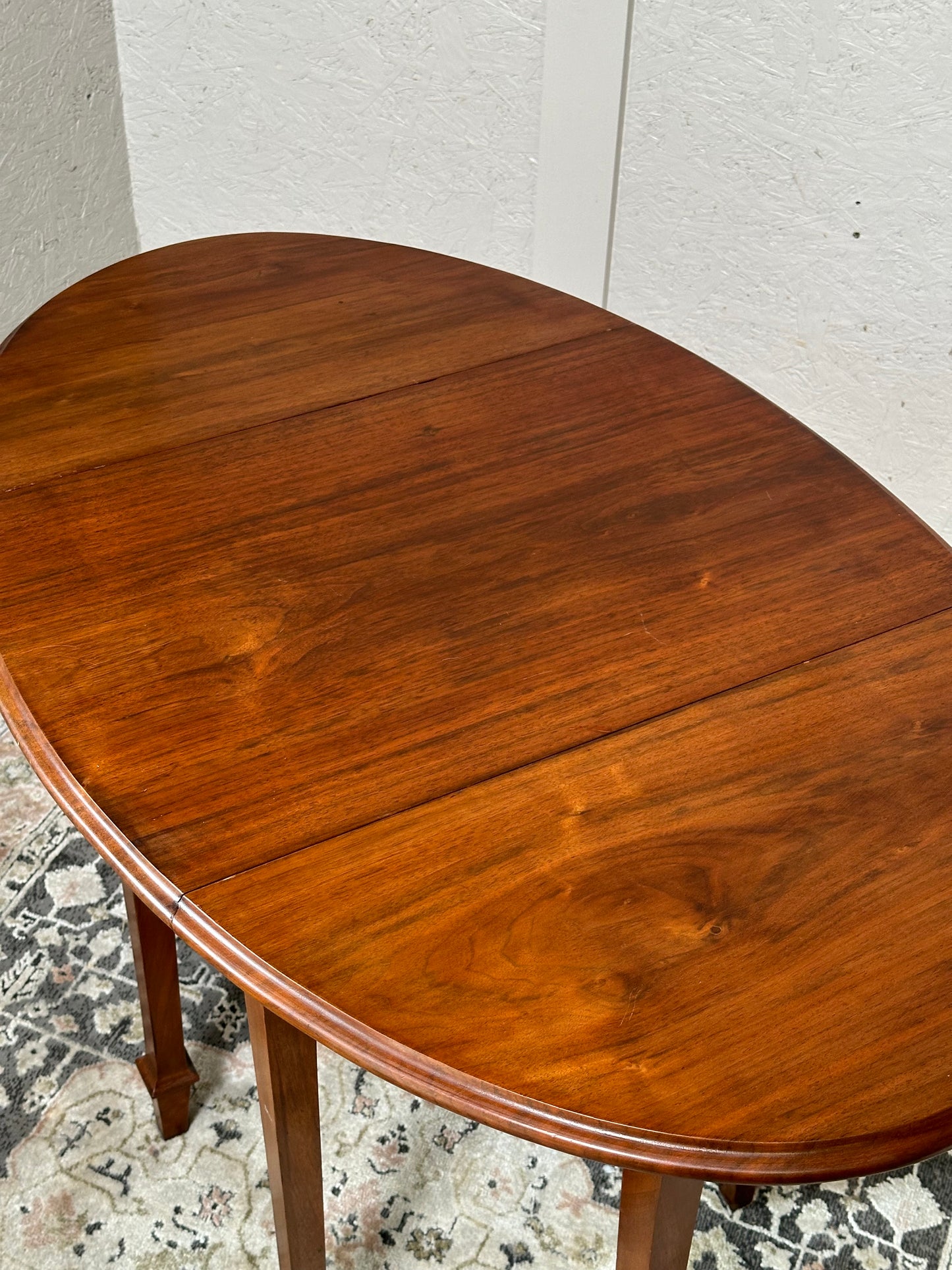 Early 20th Century walnut drop leaf table