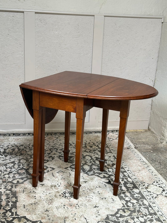 Early 20th Century walnut drop leaf table